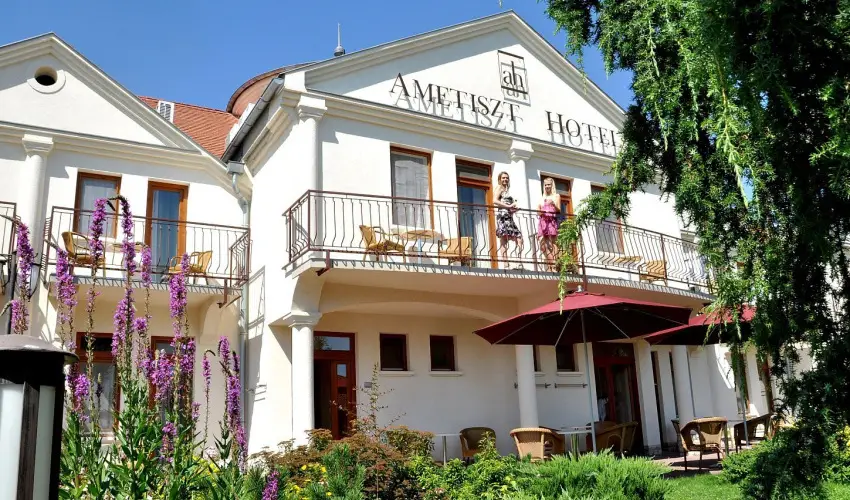 Ametiszt Hotel Harkny