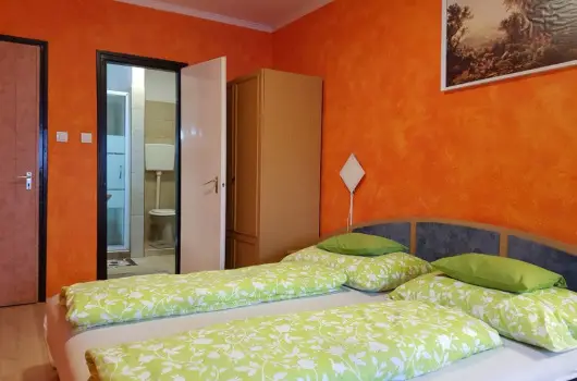 Andrea & Mnika Apartman 2, Harkny, Pcs - 19 km