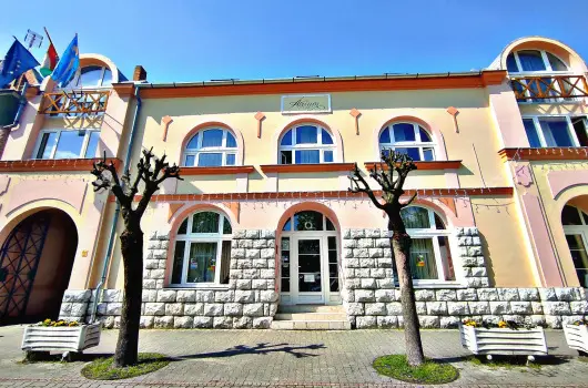 trium Hotel, Harkny, Pcs - 19 km