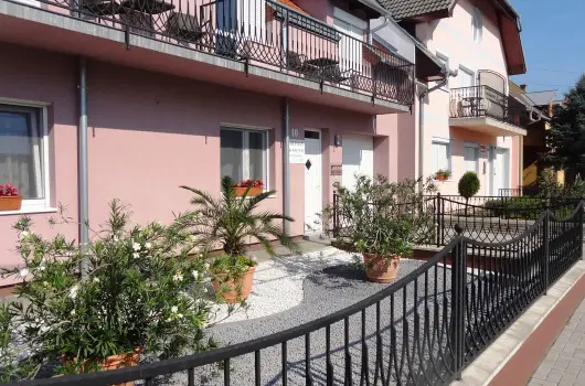 Gere Art & Exclusive Apartman, Harkny, Pcs - 19 km