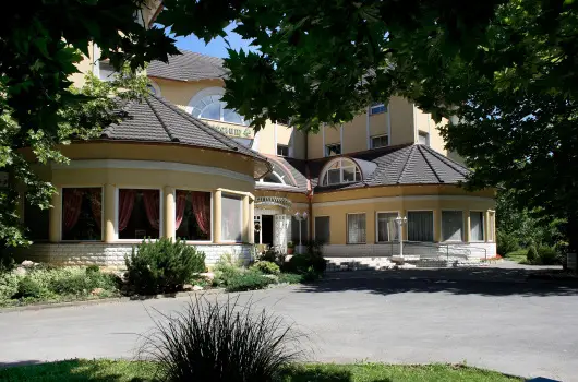 Hotel Arbortum, Harkny, Pcs - 19 km