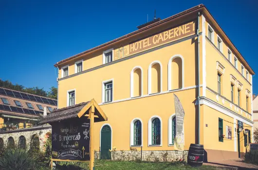 Hotel Cabernet, Villnykvesd, Pcs - 24 km
