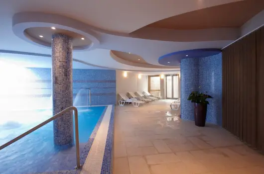 Sndor Hotel, Pcs