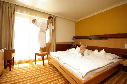 Hotel Xavin, Harkny, Pcs - 19 km