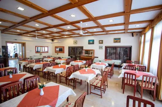 Komfort Hotel Platn, Harkny, Pcs - 19 km