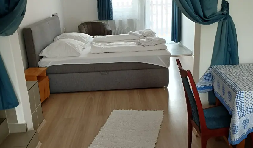 Paprika Vend�gh�z Hark�ny