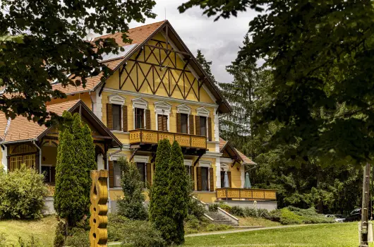 Sasr�ti Vad�szkast�ly, Almamell�k, P�cs - 32 km