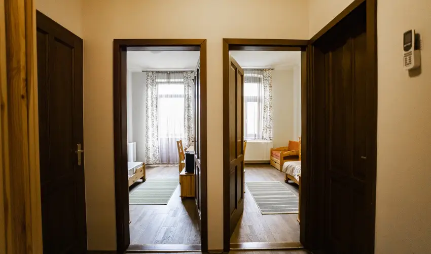 Sasrti Vadszkastly Almamellk