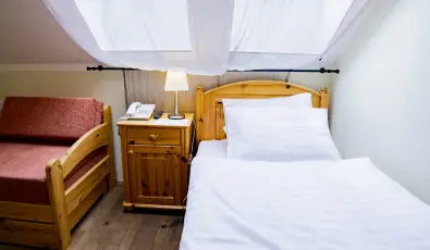 Sasrti Vadszkastly Almamellk